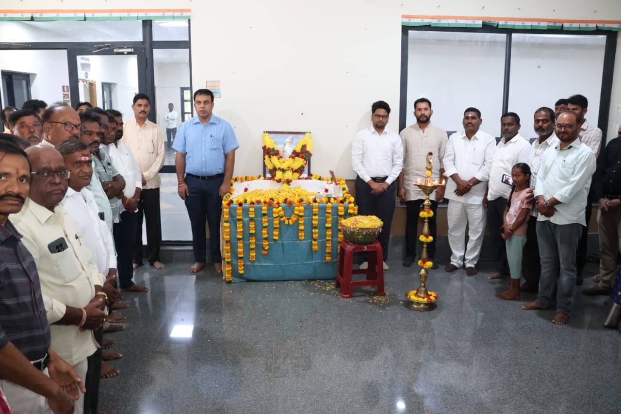 వాల్మీకి మహర్షి జీవితం, ఆదర్శాలు అందరికీ స్ఫూర్తిదాయకం  ఘనంగా వాల్మీకి మహర్షి జయంతి వేడుకలు  జిల్లా కలెక్టర్ సందీప్ కుమార్ ఝా